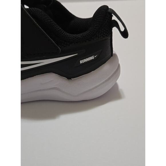 Nike Cosmic Runner TD (toddler ) HM4401 black and white sneaker NIB sz 4C - Picture 6 of 13